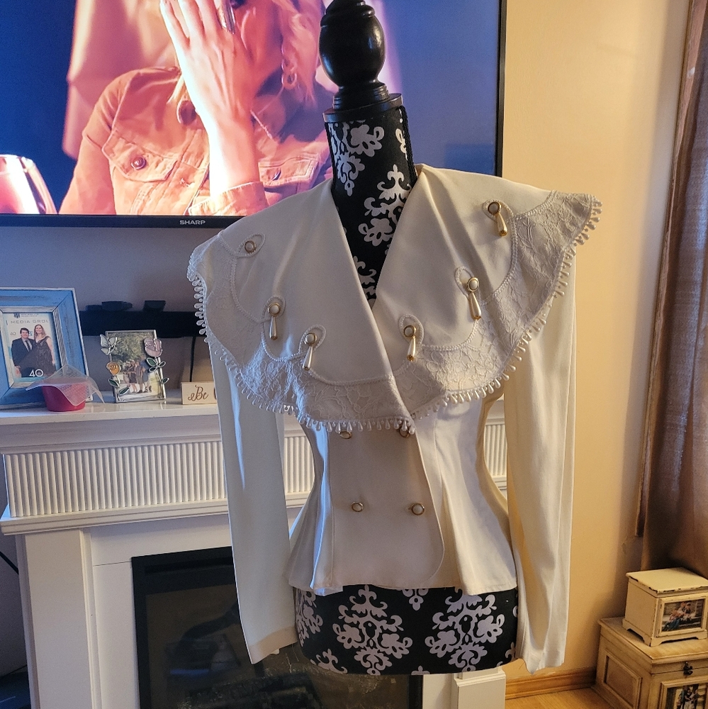 Vintage Joseph ribkoff White Blazer peplum styl with pearl accents pure Elegance